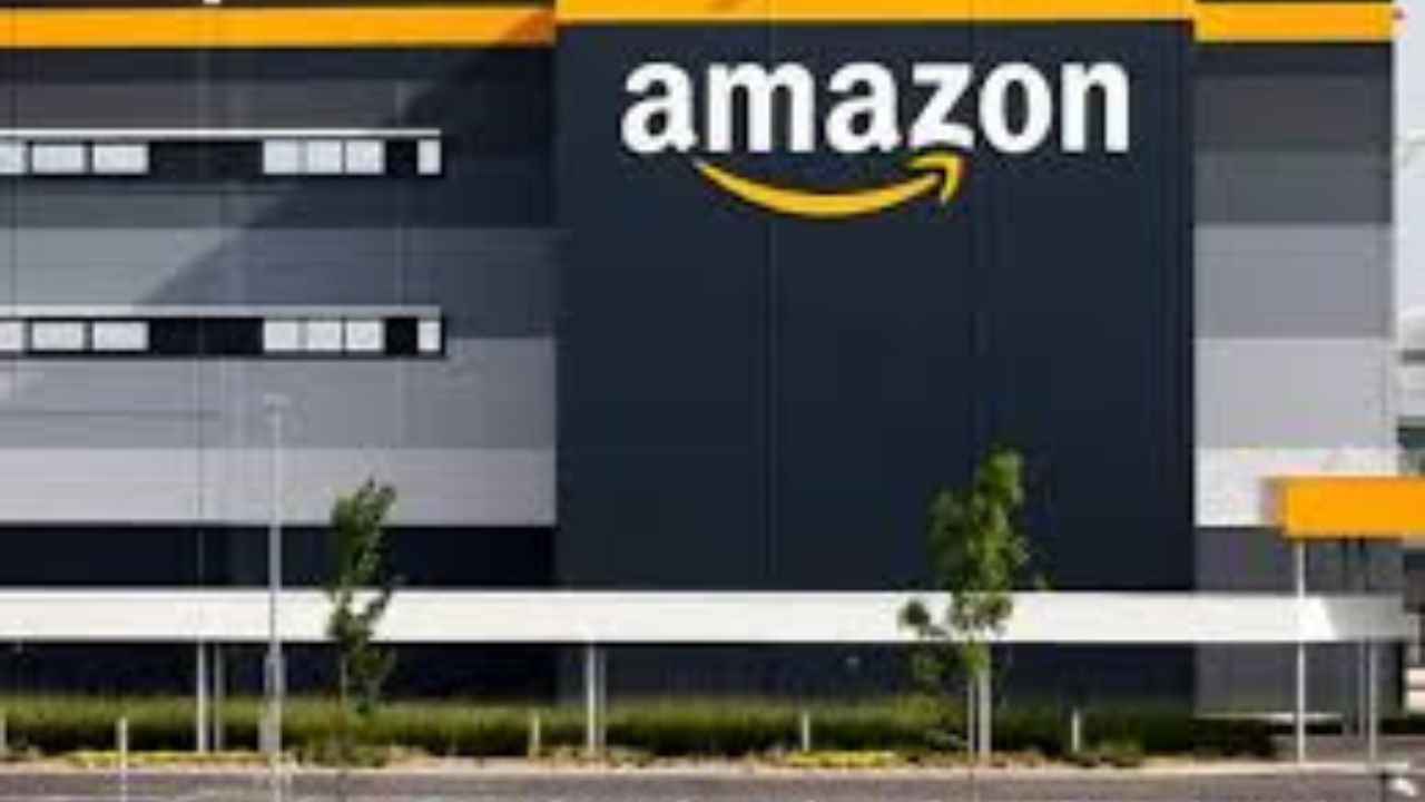 AMAZON is offering jobs as Catalog Specialist, IN Apparel for freshers